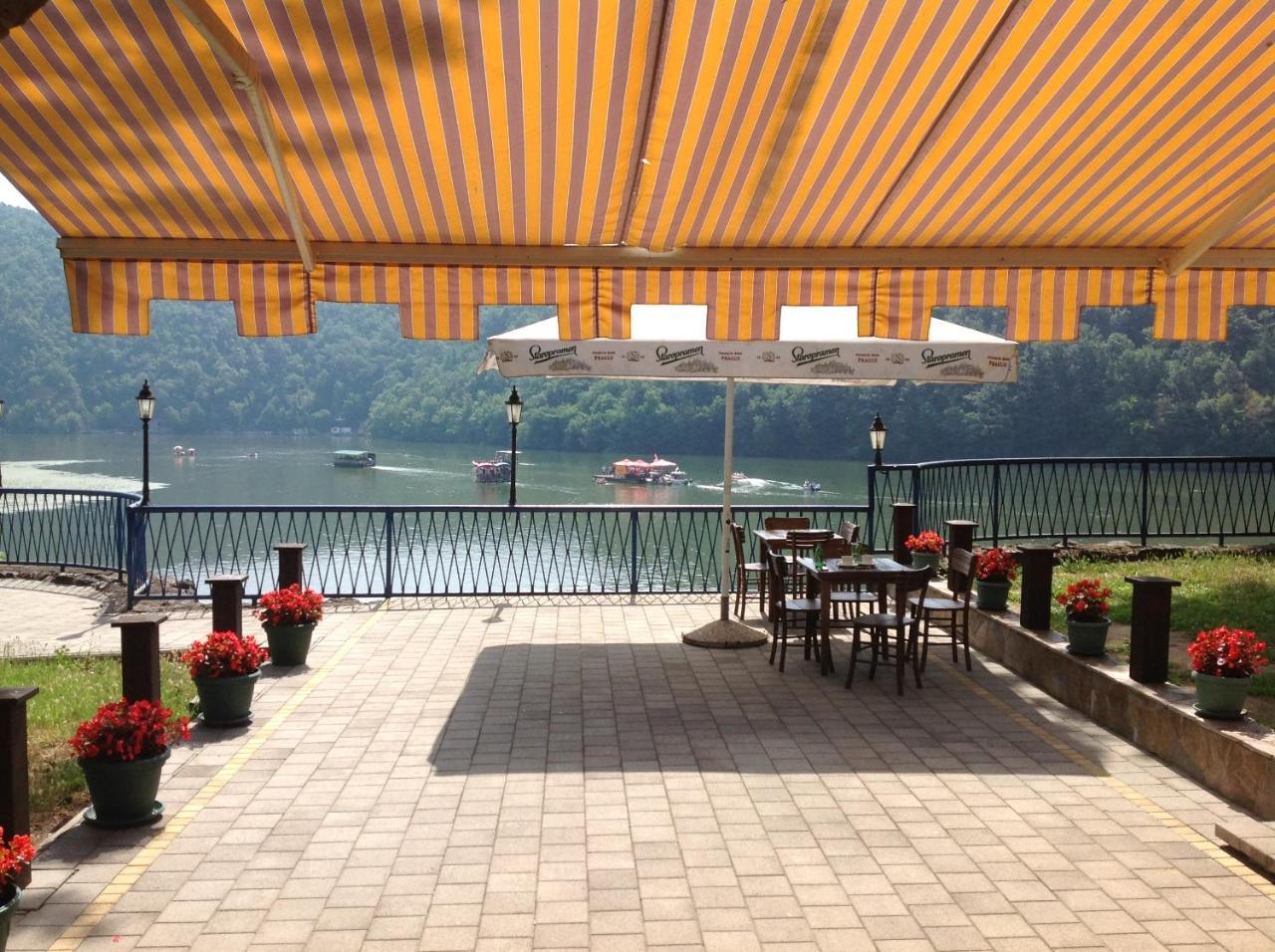 Apartament Cacak Bagian luar foto